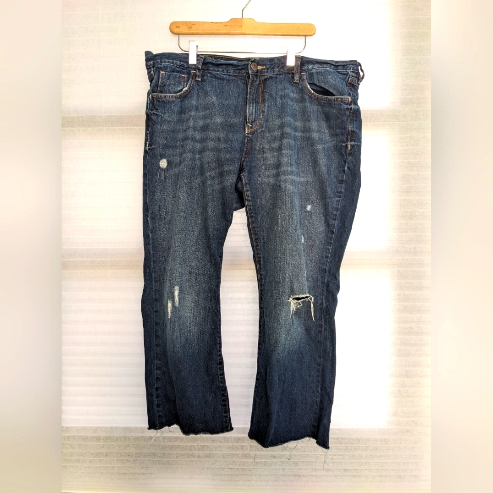 Old Navy The Flirt Distressed Jeans Size 18 Regular - Picture 1 of 6